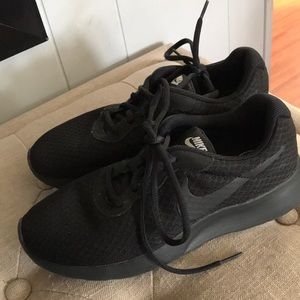 Black womens Nike